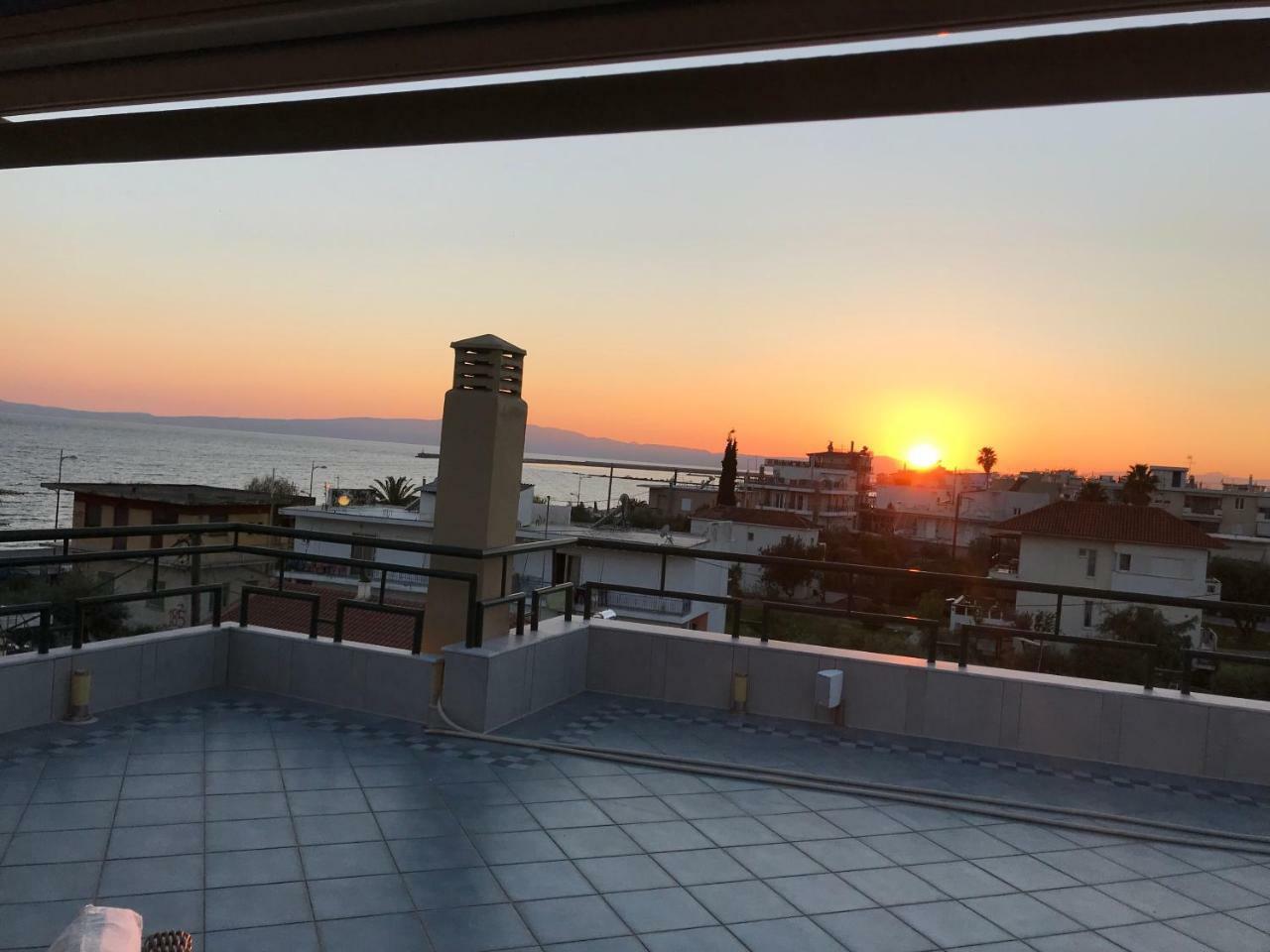 Appartement Tg Kalamata Beach Studio With Sea View Terrace Extérieur photo