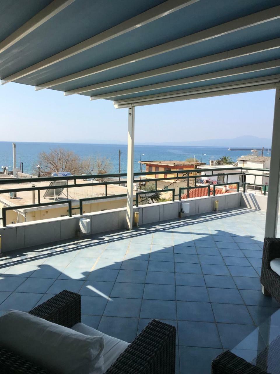 Appartement Tg Kalamata Beach Studio With Sea View Terrace Extérieur photo