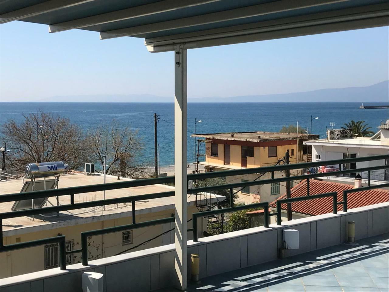 Appartement Tg Kalamata Beach Studio With Sea View Terrace Extérieur photo