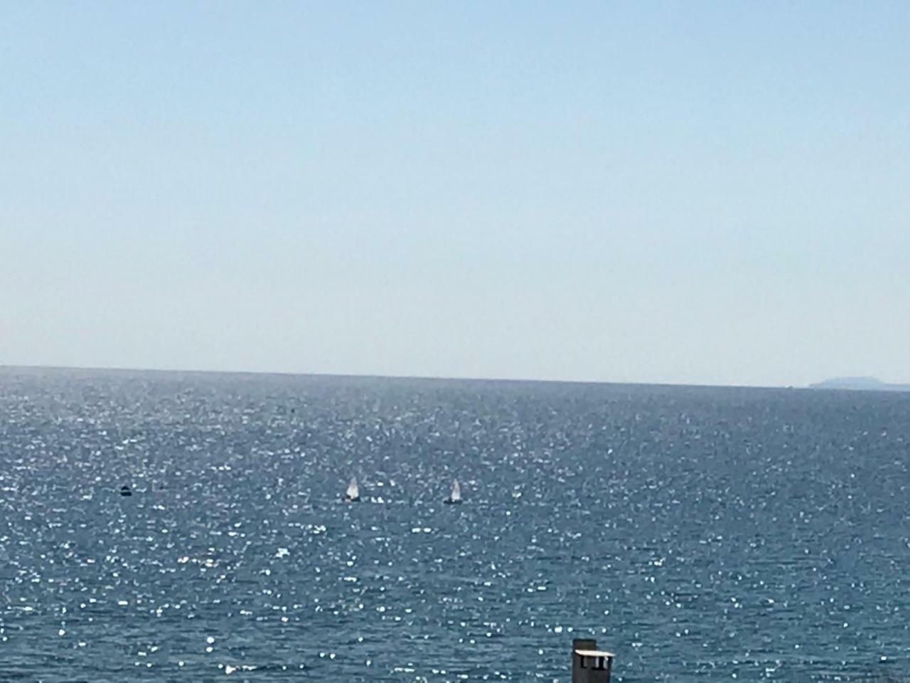 Appartement Tg Kalamata Beach Studio With Sea View Terrace Extérieur photo