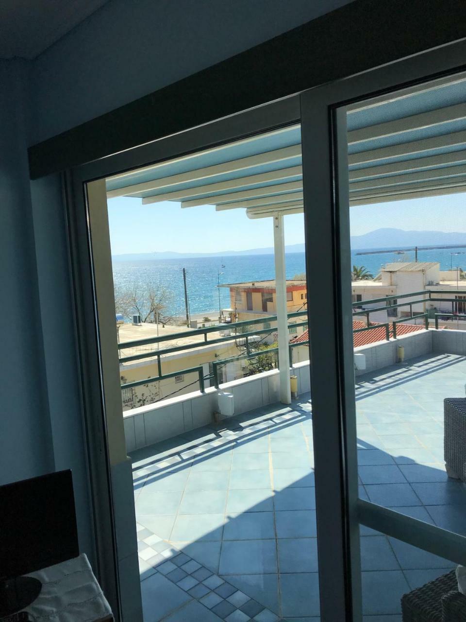 Appartement Tg Kalamata Beach Studio With Sea View Terrace Extérieur photo