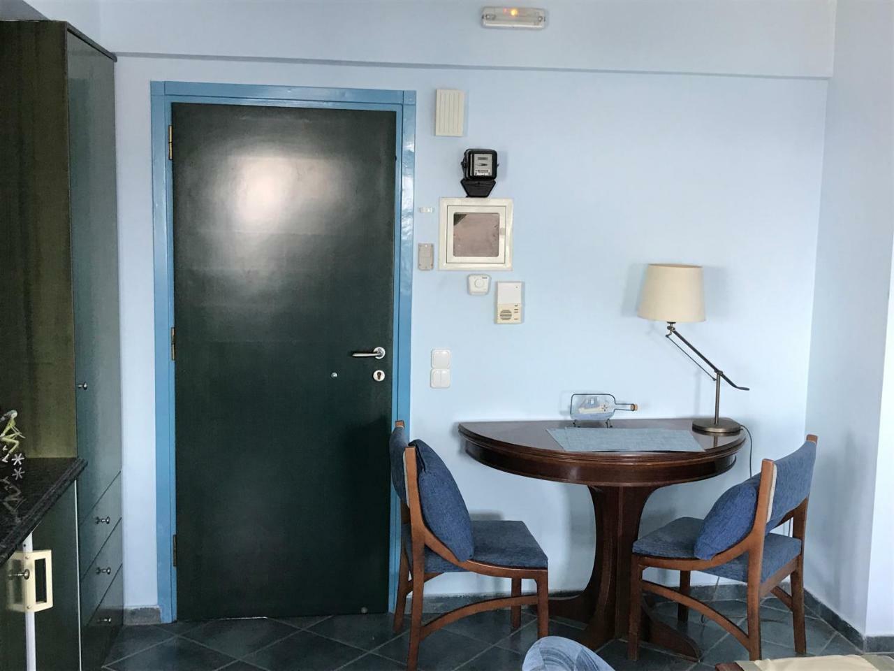 Appartement Tg Kalamata Beach Studio With Sea View Terrace Extérieur photo